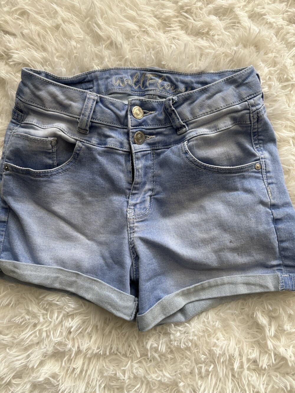 Wallflower Juniors Sz. 5 Soft, Stretch Jean Shorts. ** Nt. Flaw**